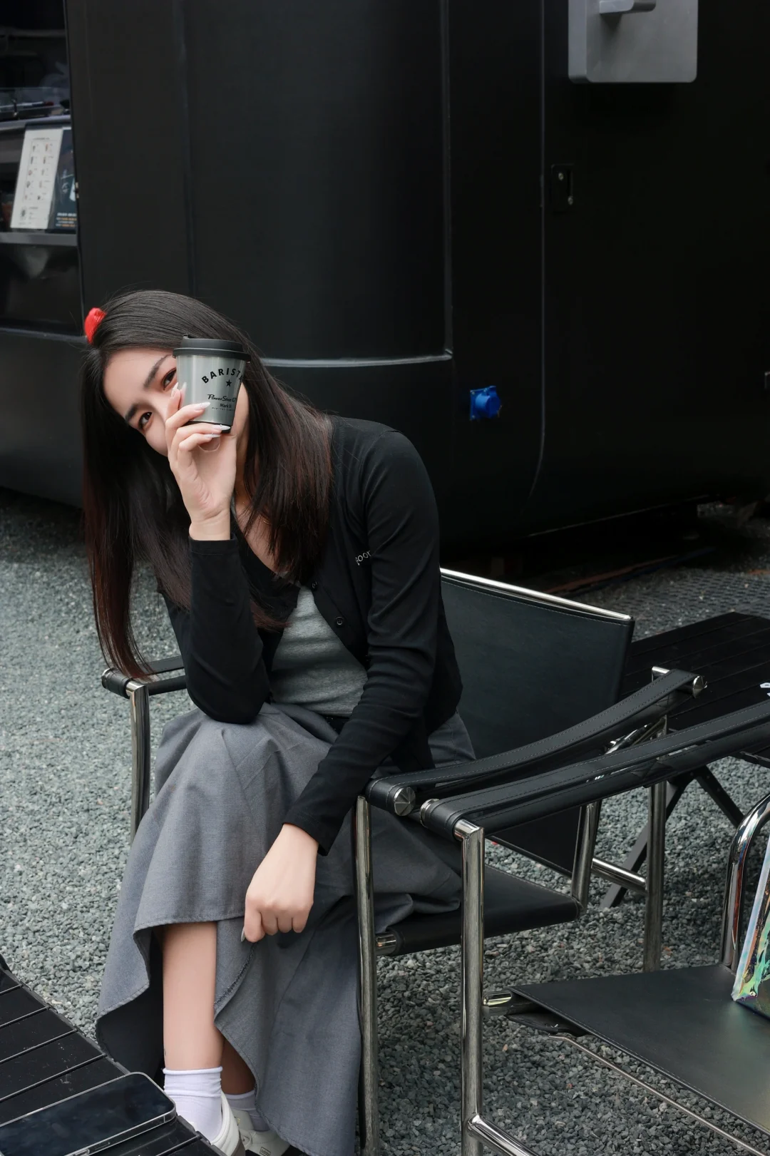 街边惊现巨型露营风咖啡车
