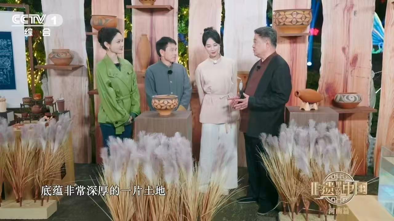 几千年前的陶瓶喝完水自动下班史前陶器不止用来盛水储物，独特纹饰与巧妙结构，尽显先