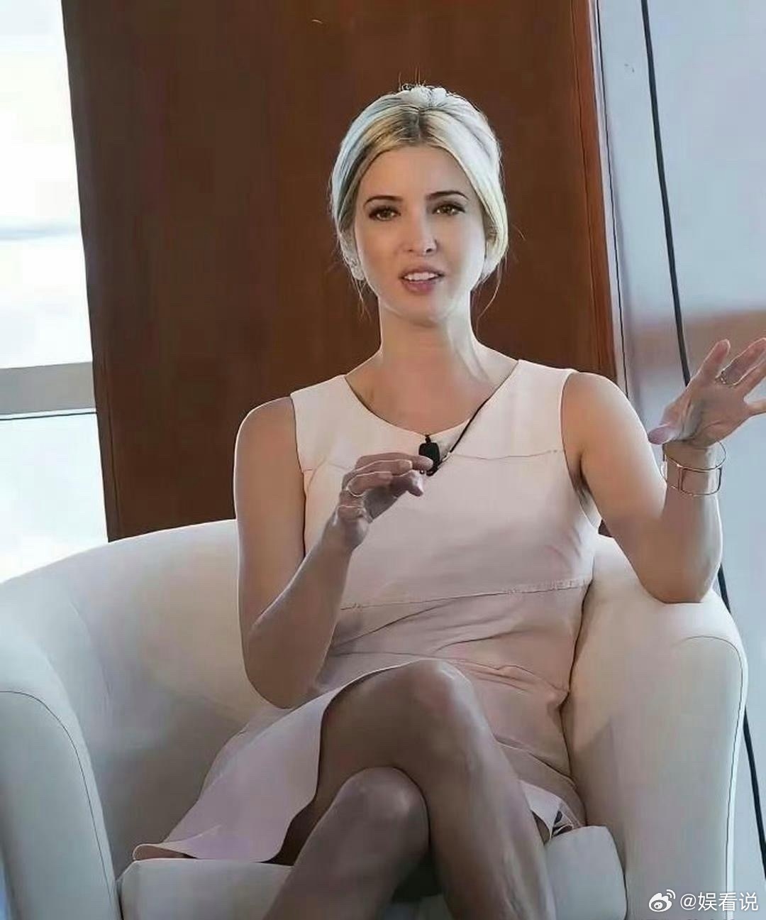 伊万卡叉腿真的是经典！ 