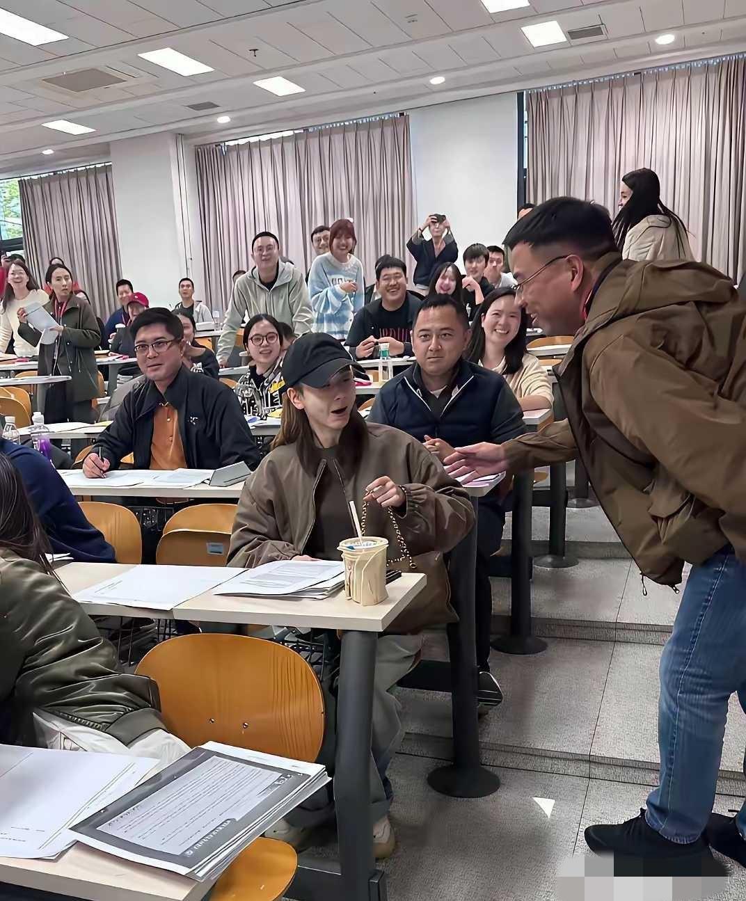 这男的怕是可以吹一辈子牛了吧！