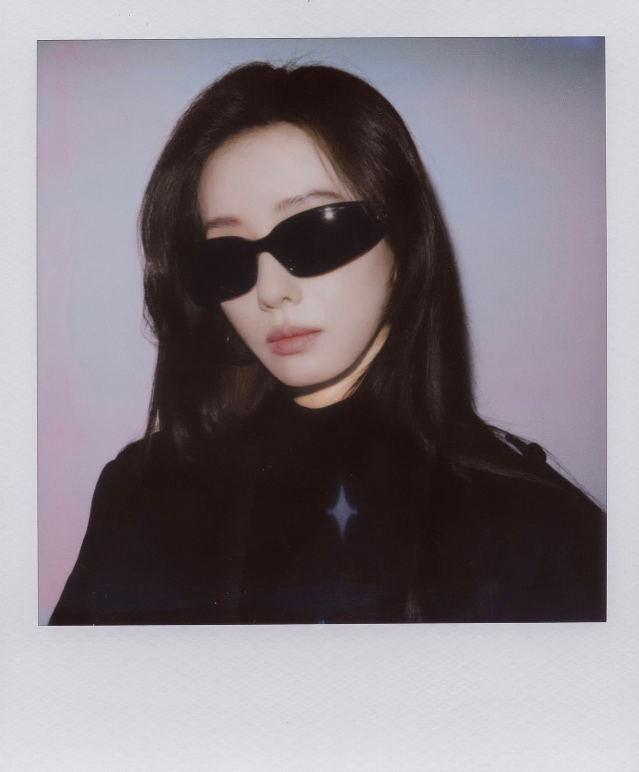 刘诗诗一天双奢两种风格随意切换！上午新代言self-portrait官宣，晚上又