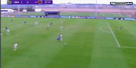 中国U17女足上半场大难不死，上半场47分钟，中国队员张克璨送黄点套餐，巴西队员