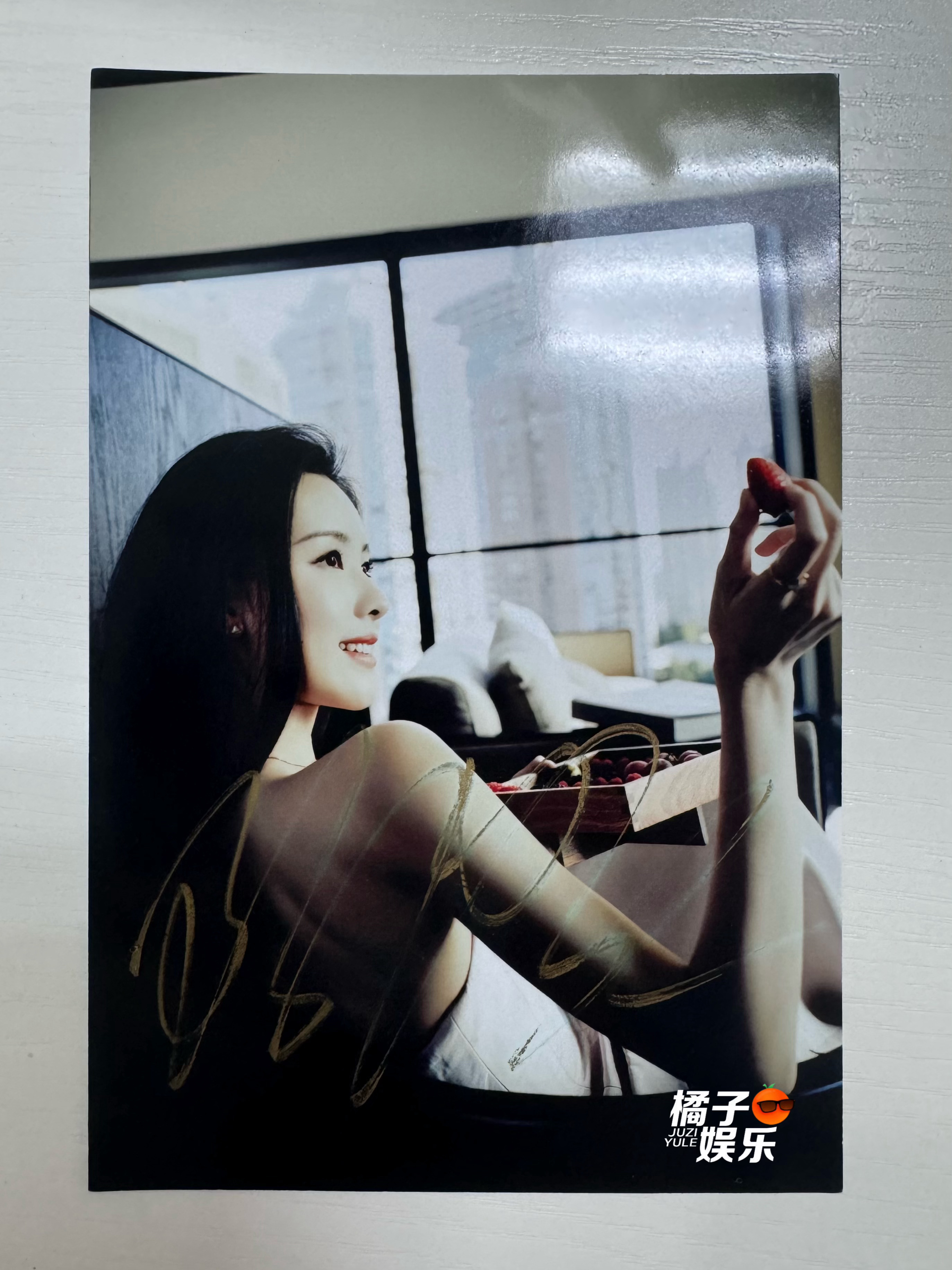 橘子福利社 🍊的不定时福利～陈都灵签名照送上🥰🥰🥰🥰继续支持我们雾妄言