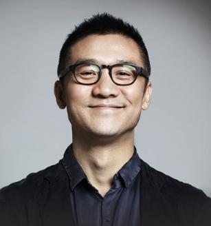 他离婚后与柯蓝相恋同居九年，低调相守从未公开官宣，长期被外界热议恋情，他被柯蓝直