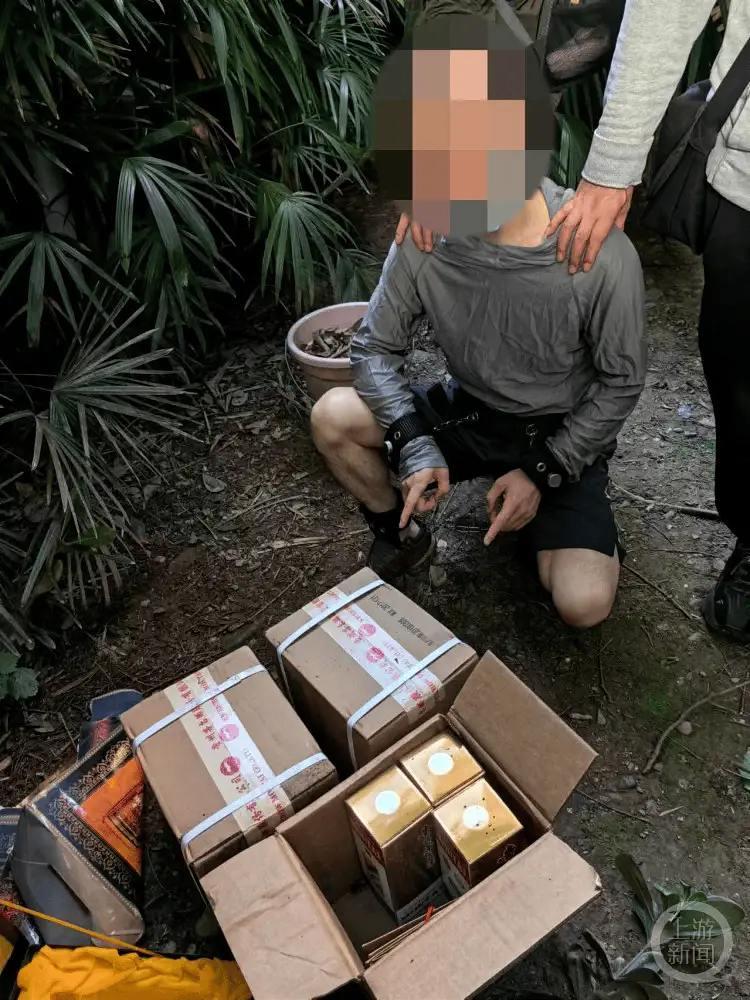 窃贼盗走价值百万茅台嚣张留言，挑衅警方。窃贼偷走价值百万茅台留信：劝失主“不要急坏身体”，而给警方的信，更像是挑衅，嫌疑人写道：“别忙活了，我的一块皮屑、一个指纹、一个脚印可能很难找到……”。