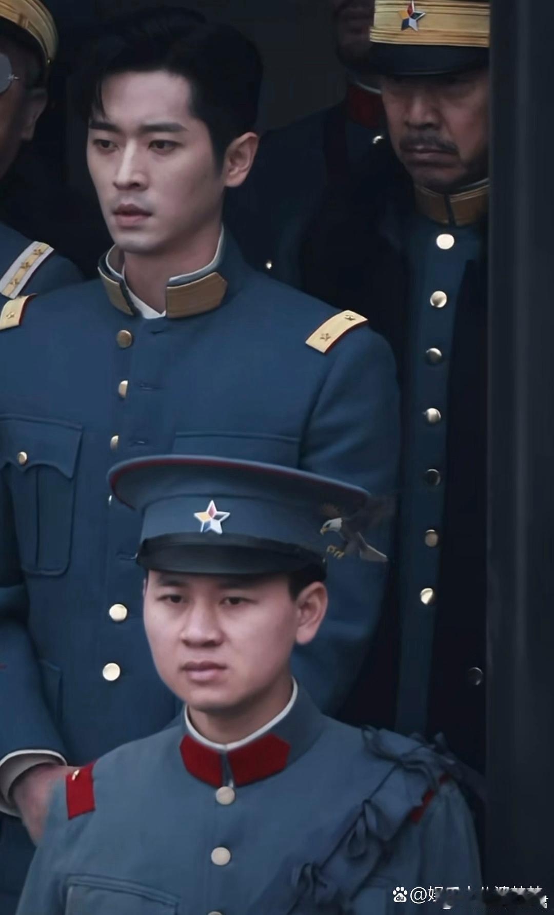 丞磊我可是从路透就跟了你！和张丰毅老师同框时，荷尔蒙完全溢出屏幕，父子组上大分！