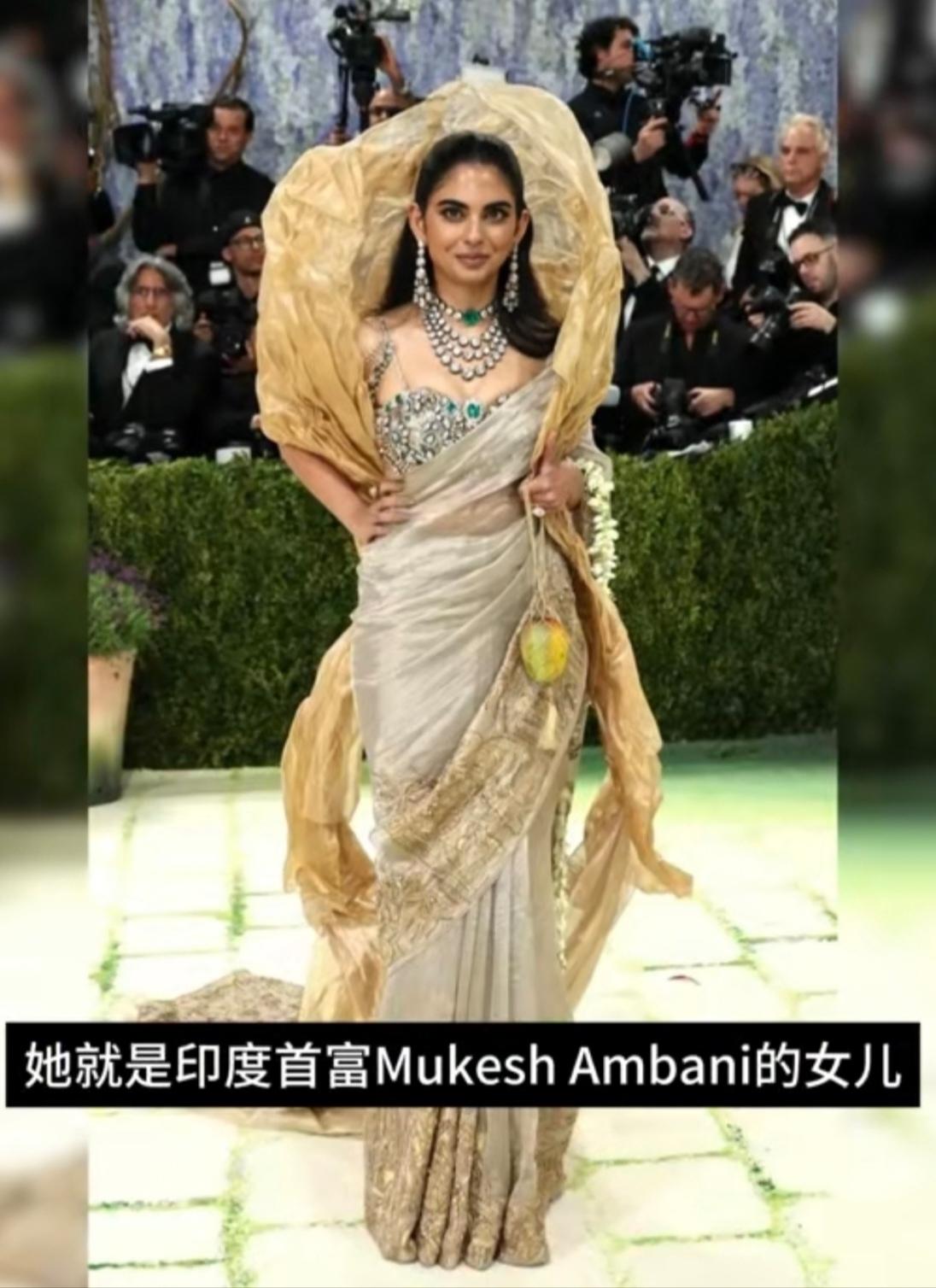 印度首富千金：珍宝满身，审美两极

印度首富千金的每一套造型都融入浓郁印度特色，