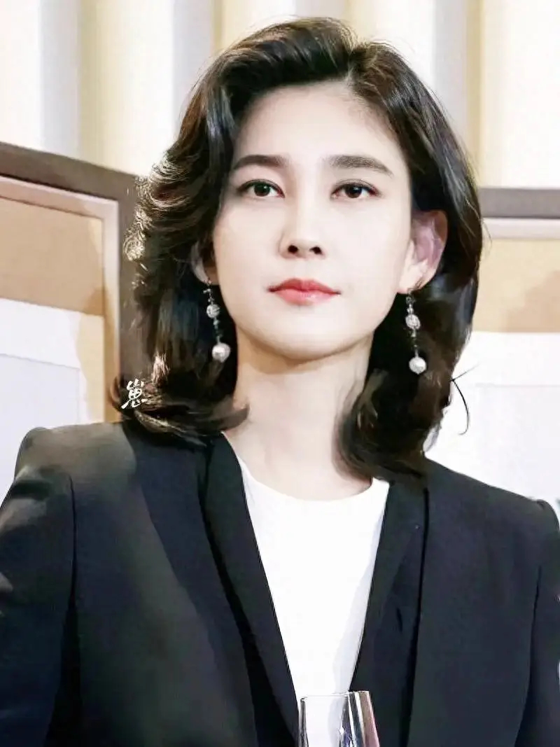 三星长公主曾不顾反对下嫁司机看着和森林北长得挺像啊！不过长公主真的不缺钱，缺的是