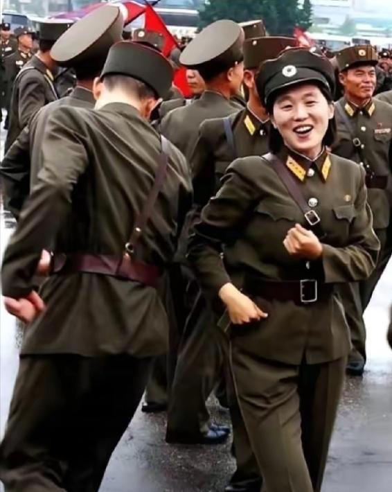 全世界都想不通的军事奇迹！一个人口只有2500万、还没中国一个大省多的国家，被全
