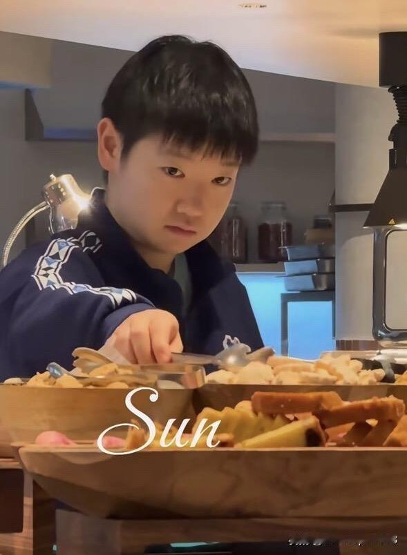 2.25日，莎莎吃早餐，以及25日国乒赛程表。

新加坡大满贯，今天将会进行双打