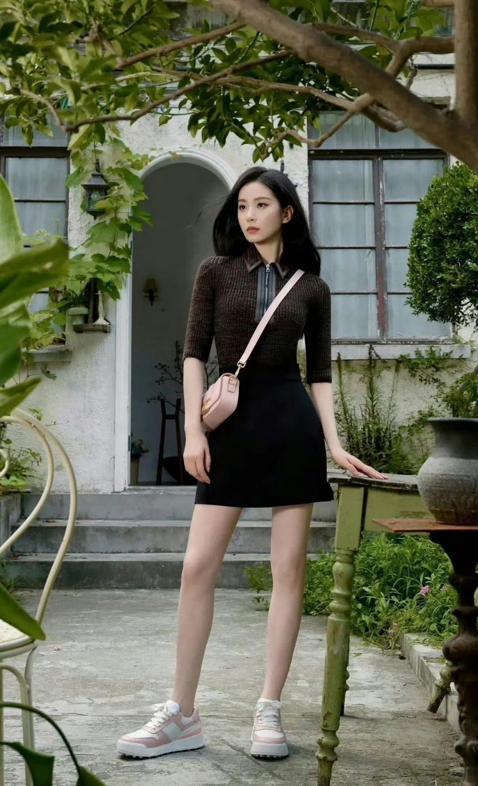 不放大看，都不知道这是刘诗诗，好假的脸 