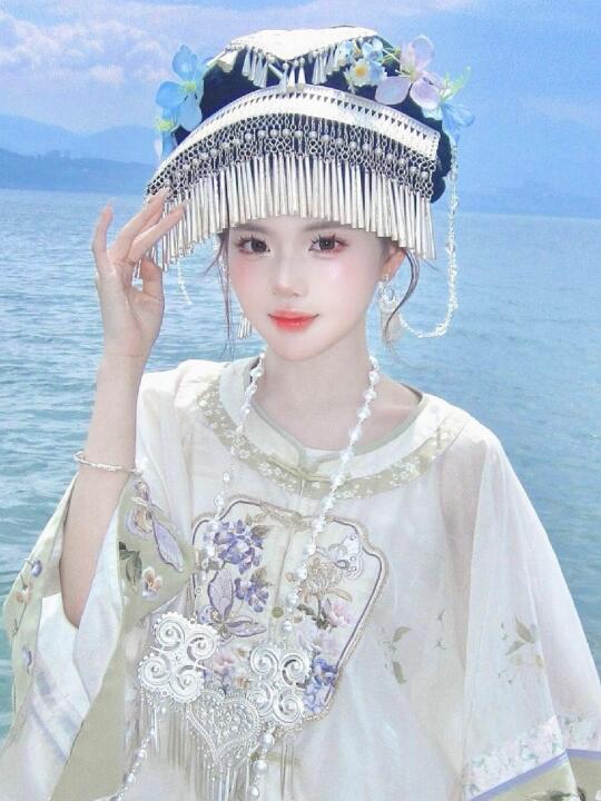 被问了一路的彝族姑娘 后悔没有早点来拍✨🫧