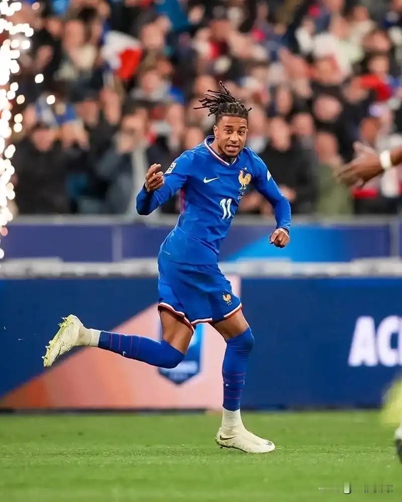 美加墨世界杯法国最强首发11人:
门将：迈尼昂
左后卫：特奥
中后卫：萨利巴、乌