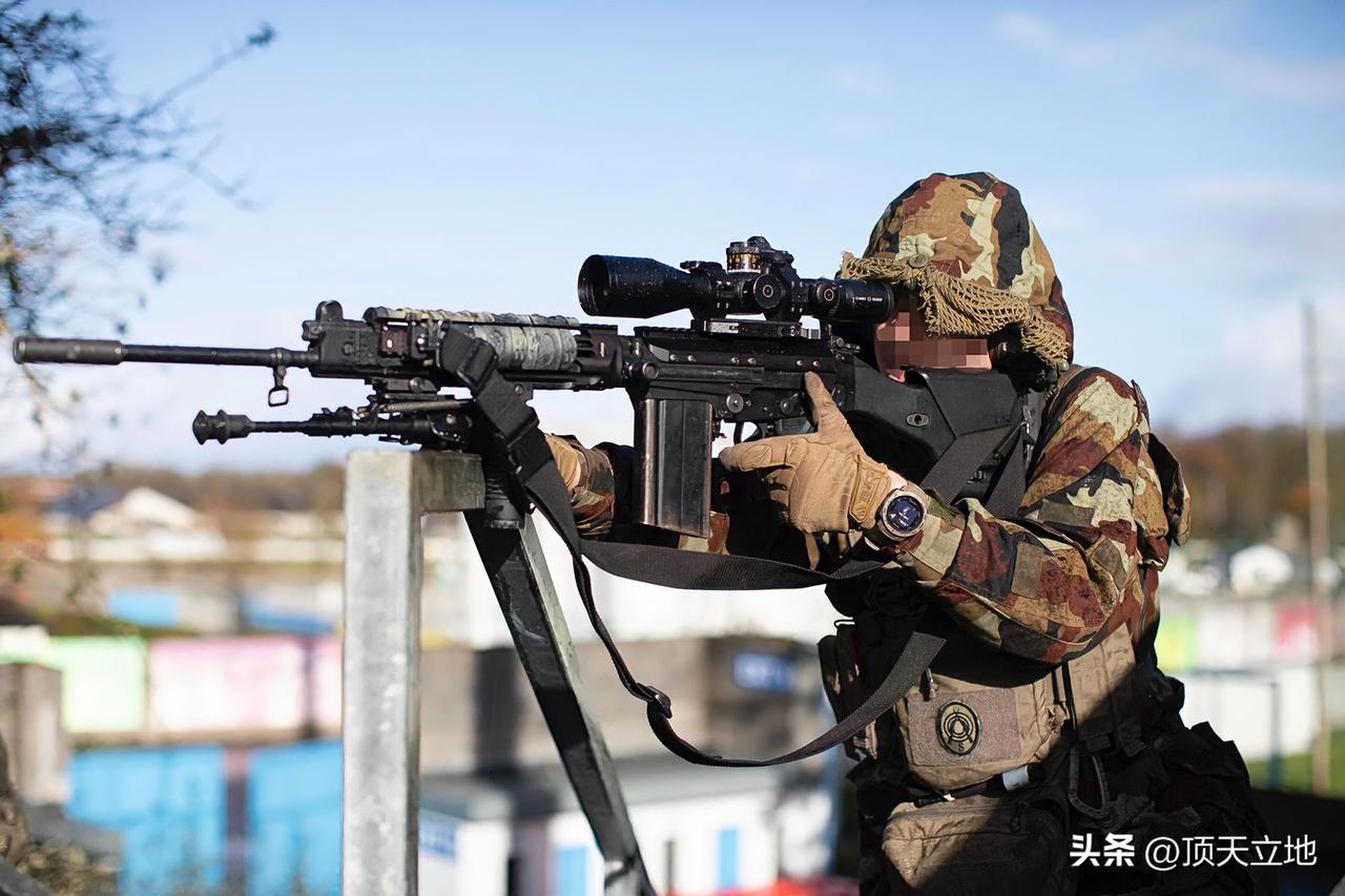 军迷社区—— FN FAL精确射手步枪瞄准镜
这是爱尔兰陆军狙击手使用的FN F