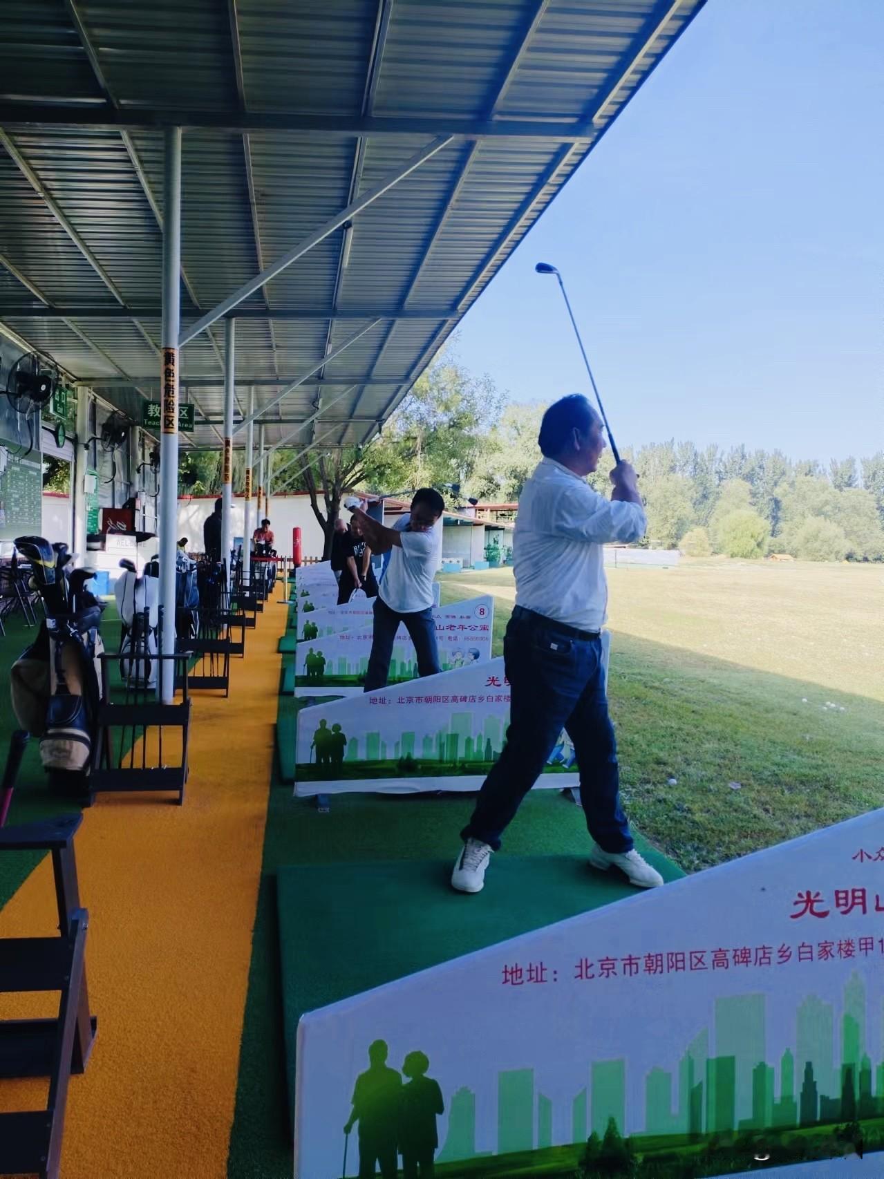 墨韵入杆 闲庭悟心
（散文诗·书画艺术高尔夫是我最爱）
＿＿＿郭赋林（釜麟）
