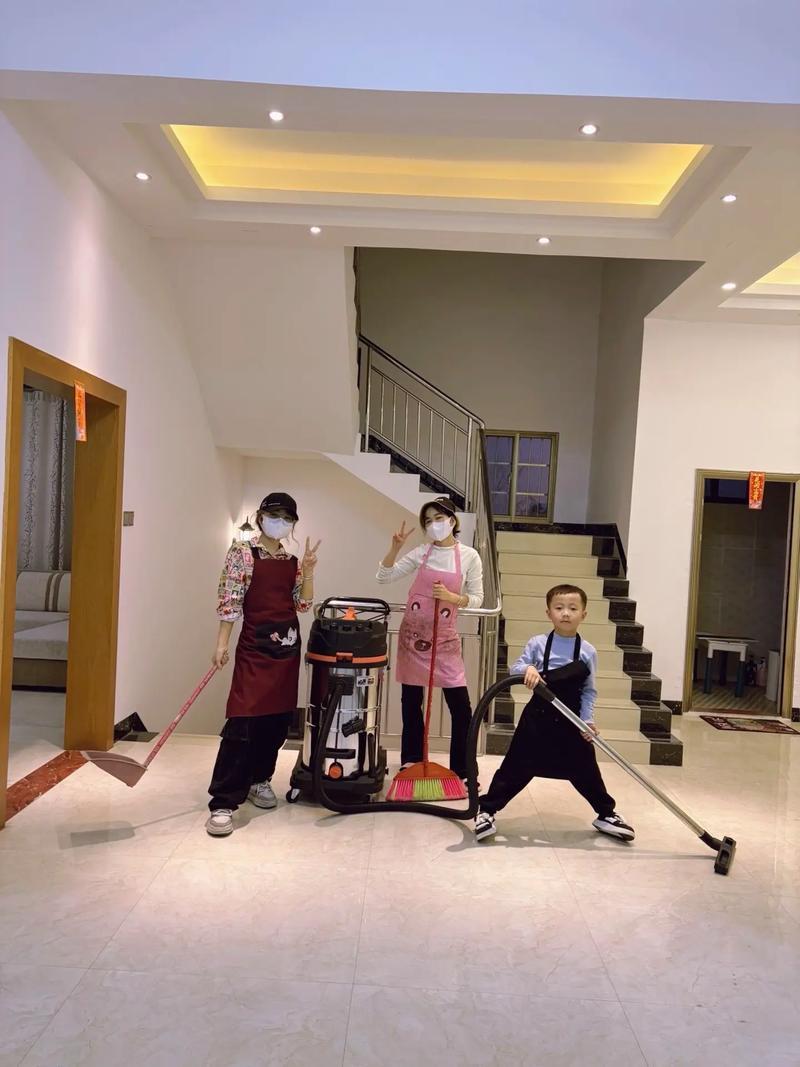 过年大扫除时间有讲究吗过年打扫除也有时间讲究。年俗多说明中国是礼仪之邦，讲究会多