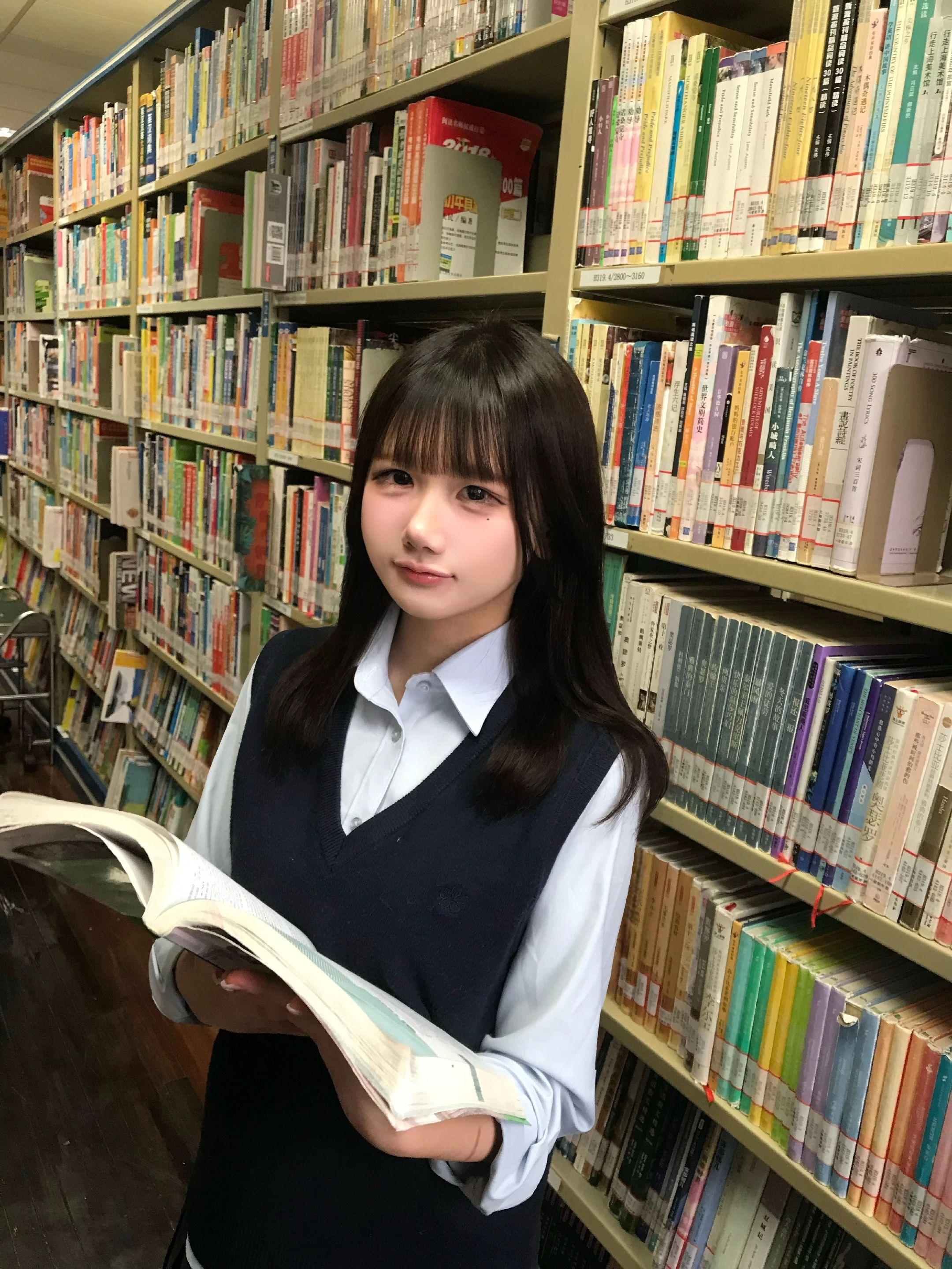 放学一起去图书馆吗🎒📖。