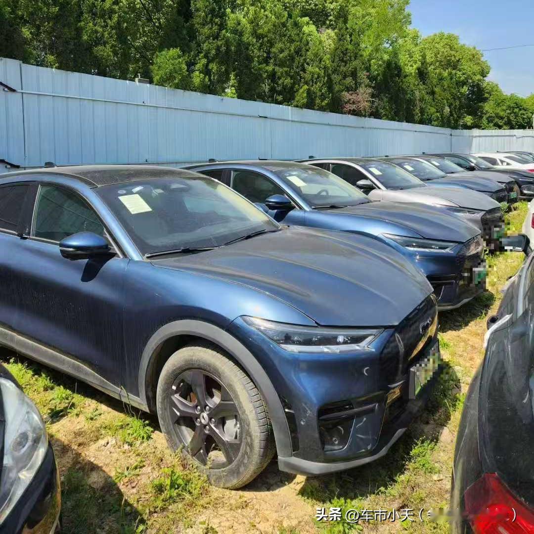 市面上出现一批福特电马的“0公里二手车”，数量还不少。2022年生产，2023年