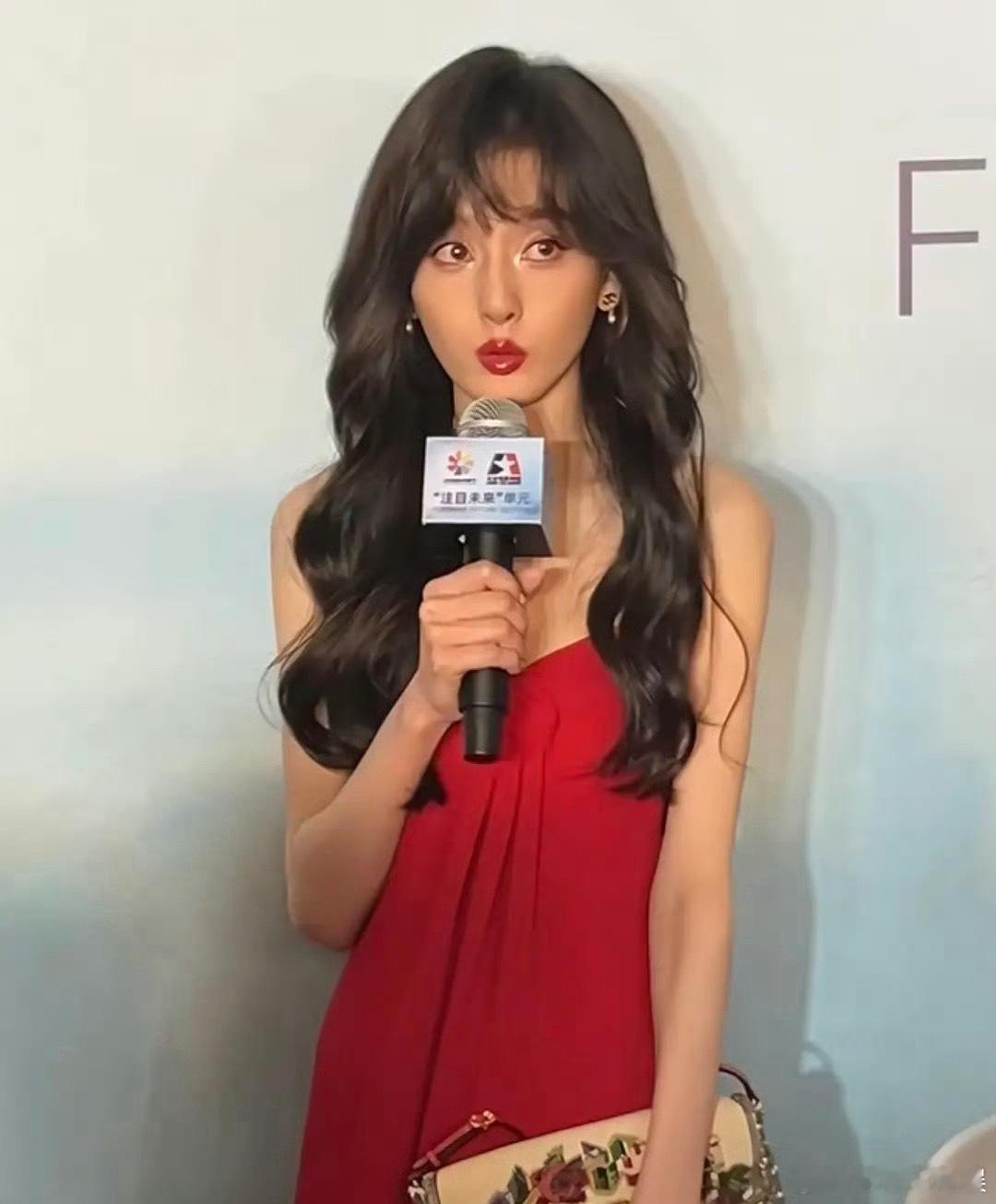 宋祖儿现在的状态怎么比赵露思还差了 