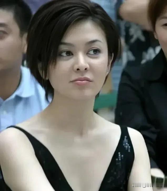 一直没搞懂，为什么内娱出不了关之琳这种大美女？还是说，港台娱乐圈黄金时期出了那么