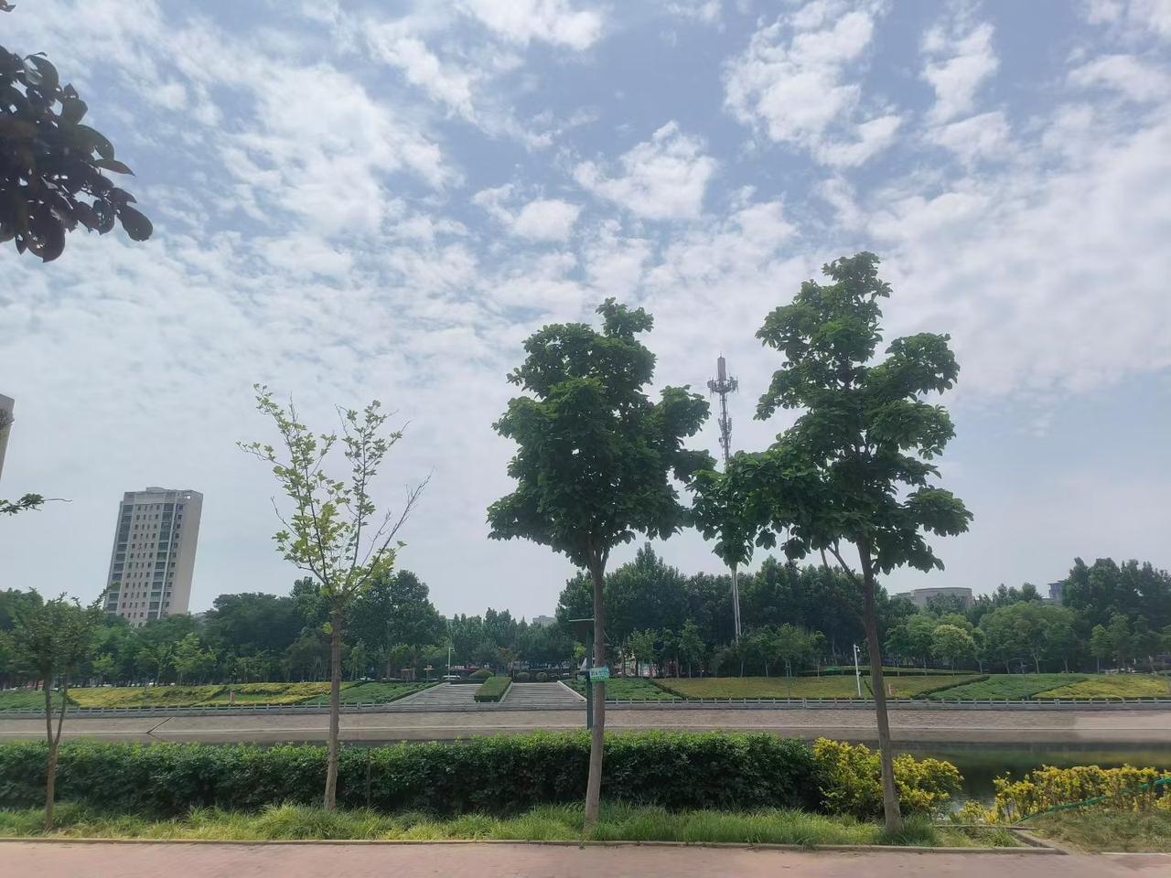很喜欢的一段话：
“人这一生，福不可享尽，情不可贪尽，贪心太重，必毁自身。一旦贪