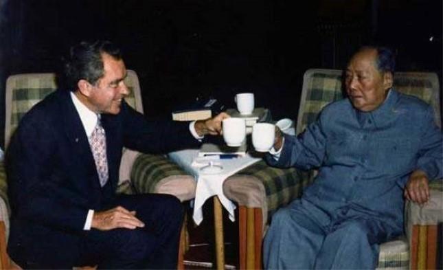 [太阳]1972年，毛主席与尼克松谈话，突然听到美方一个人员的身上传出了异响，于