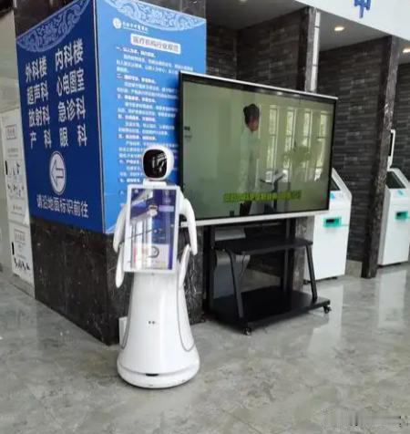 愿意，就相当于多一个家庭助理而已。

当然，这个进入家里的智能机器人要像电影里面