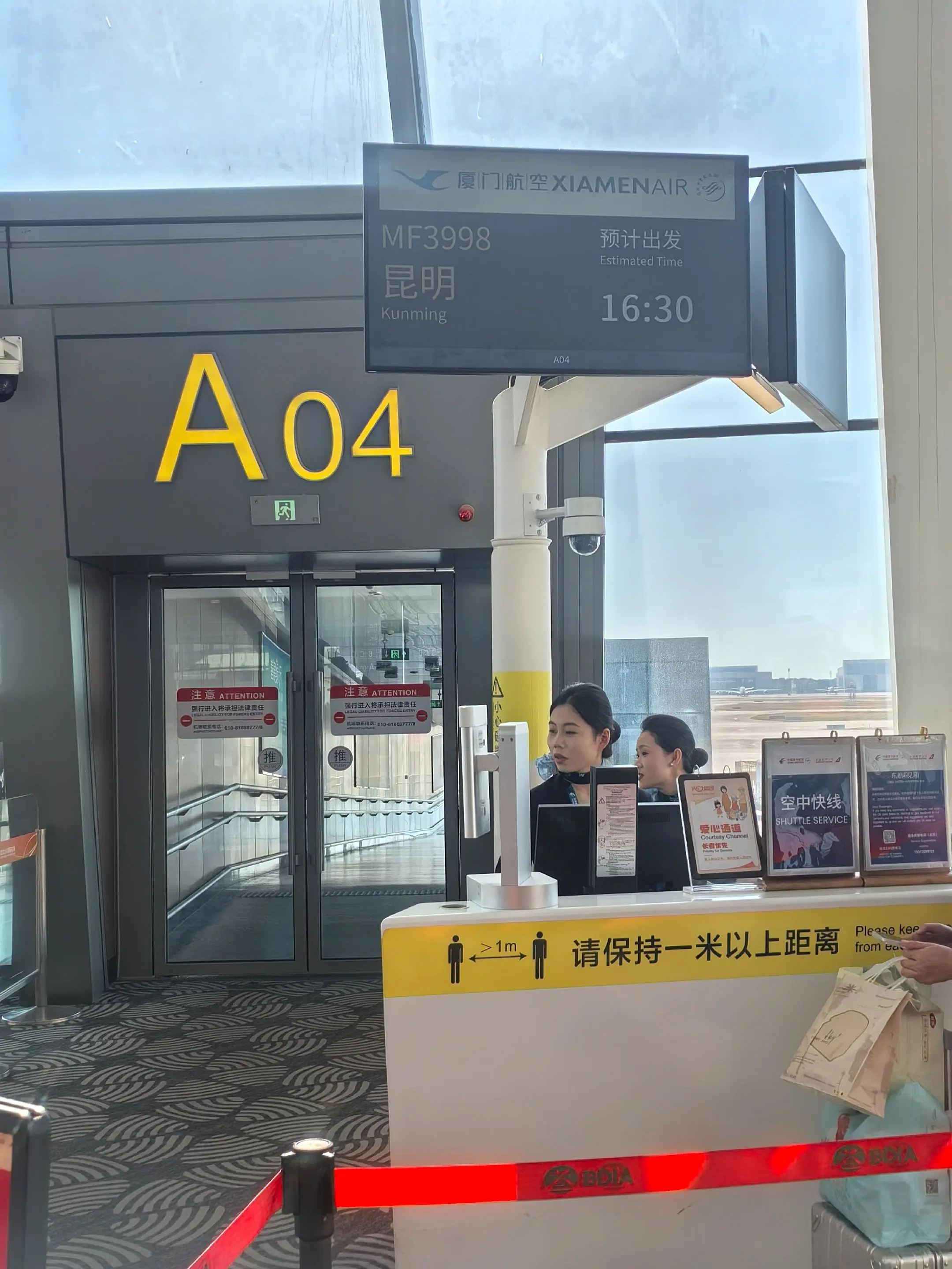 很快就要登机离开北京了，心里千头万绪。孩子从小的成长过程不停的浮现在脑...