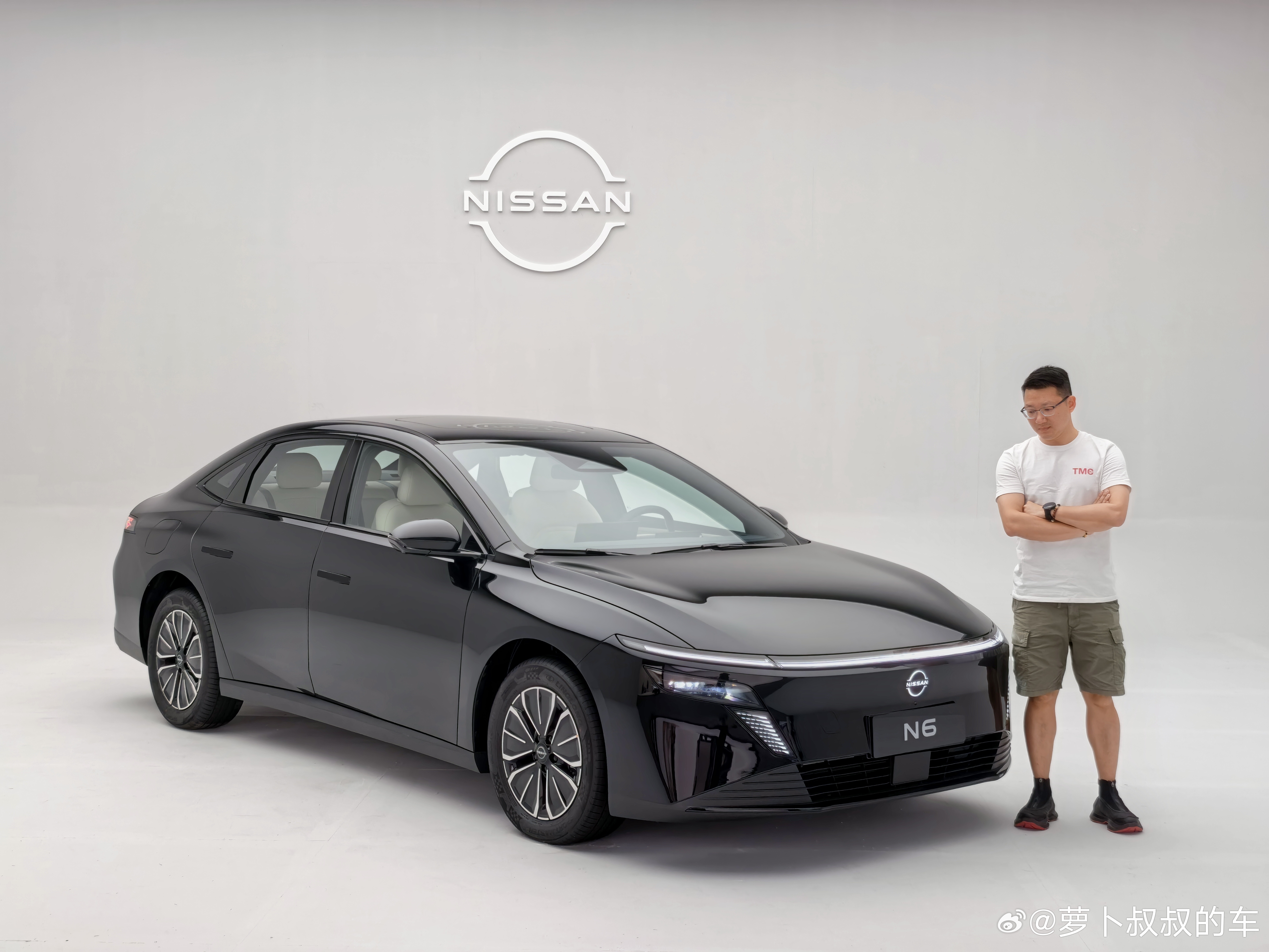 模特营业中，可约！东风日产N6真的好好搭，我一直想要一辆黑色的轿车，现在梦想成真