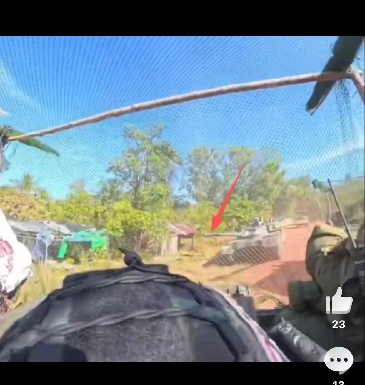 第二辆战损的TV4坦克，似乎是炮管抽烟装置炸开的。 ​​​