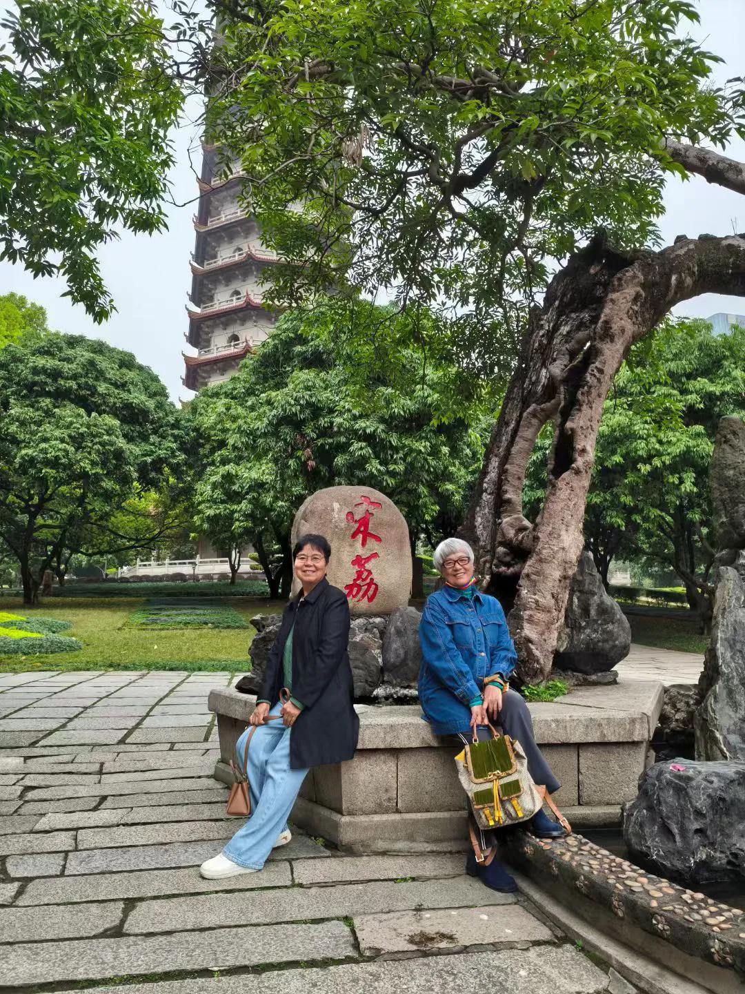 西禅寺古老荔树
见证了四朝更迭
古木参天 禅意深深
​
  分享一张你最近随手拍