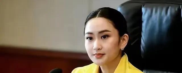 泰国的王室是一个很可怕的存在，他信家族多年来与王室斗来斗去，最终不得不让自己家的