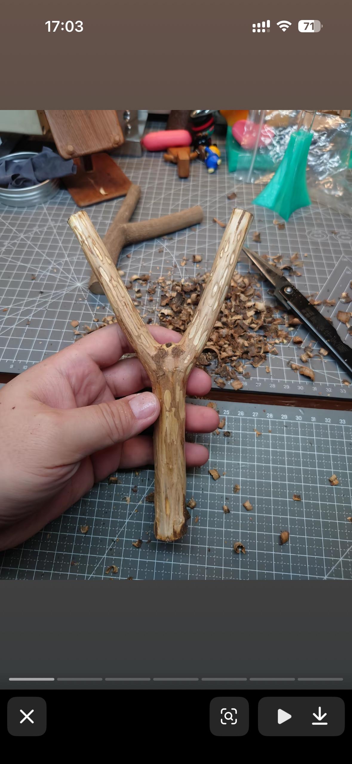 农村的孩子真的会自己制作弹弓吗我们小时候玩的弹弓都是我们自己纯手工打造的！这都是