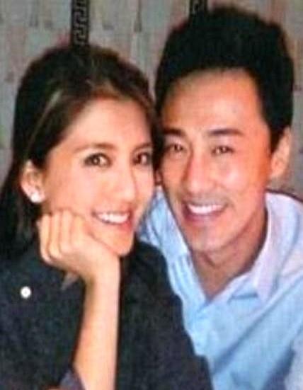 七年前的分手还在热搜，他们早翻篇了。

林峯一句“年轻时爱得热烈”让旧照疯传，网