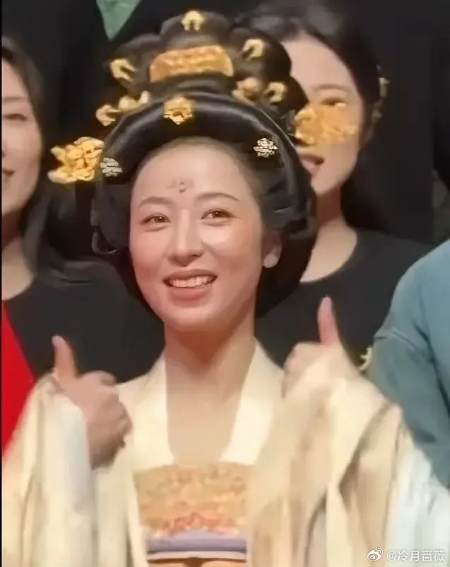 终于知道唐朝为什么以胖为美了，周雨彤漂亮吗？网友：不漂亮，以图为证。周雨彤新剧路