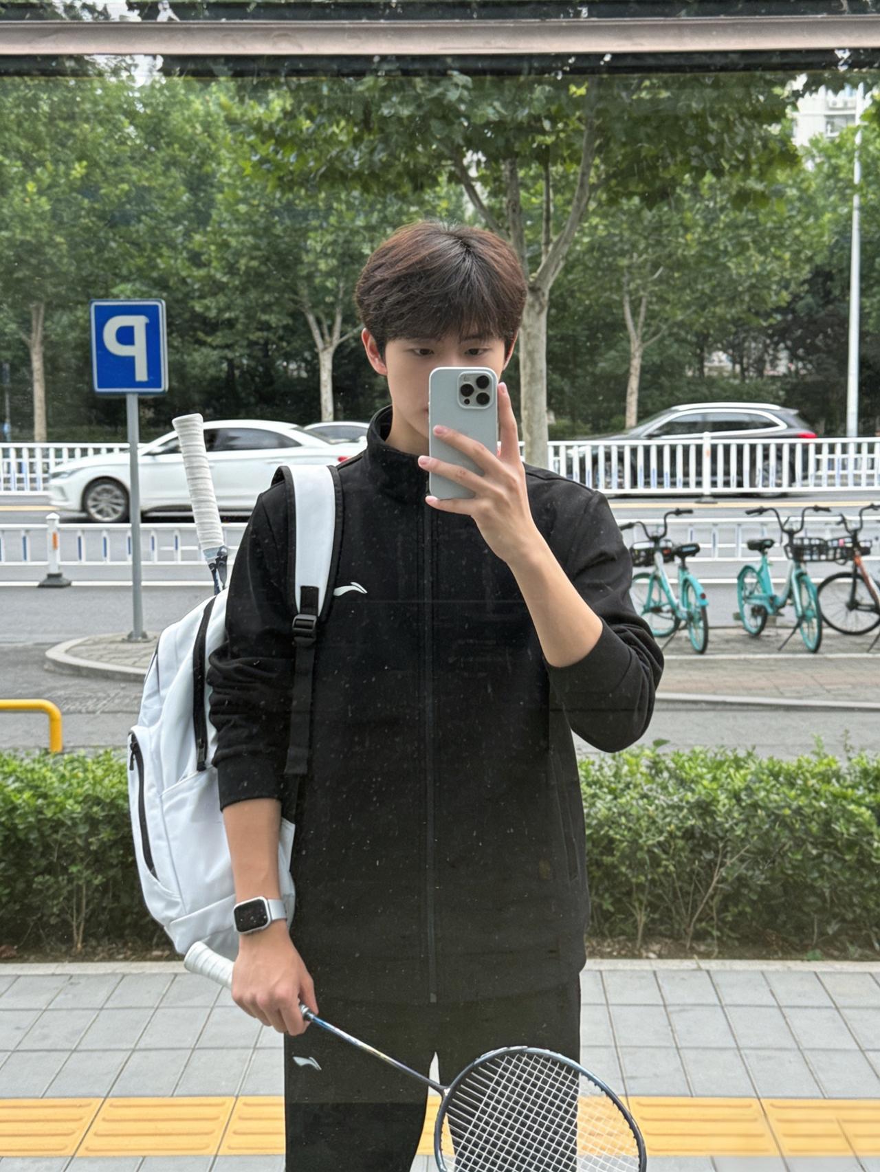 也是挖到宝藏羽毛球服了
不得不说 巨好看！