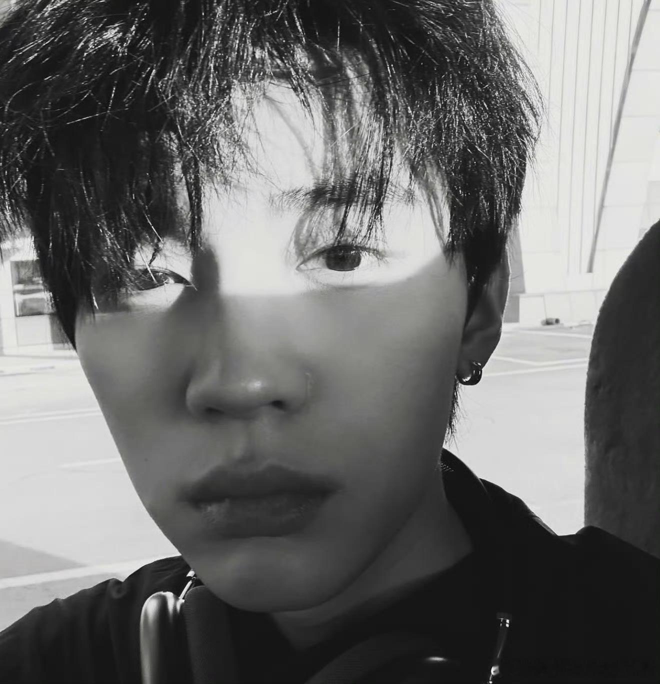 周翊然Ins更新，看夏朝阳