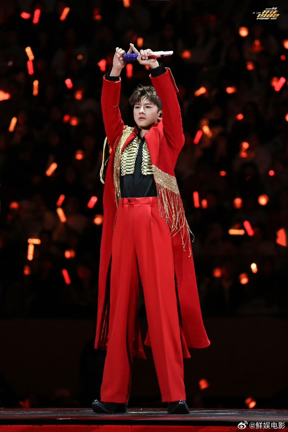 张杰和谢娜在一起时是单身 对于张杰前女友称被出轨是事实，张杰发文正面回应了，和谢