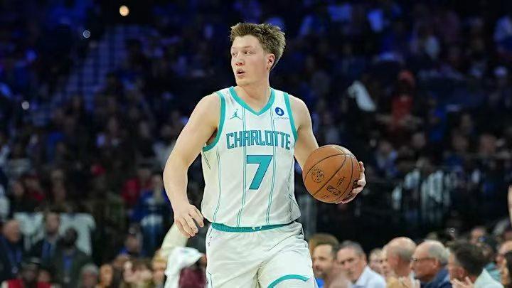 这个新秀似乎没有“新秀墙”。
末节顶住尼克斯的反扑，黄蜂主场以114-103战胜