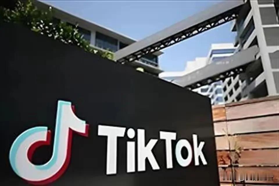 特朗普重启TikTok，并非是出于良心的发现，而是由诸多因素所致。
据媒体报道，