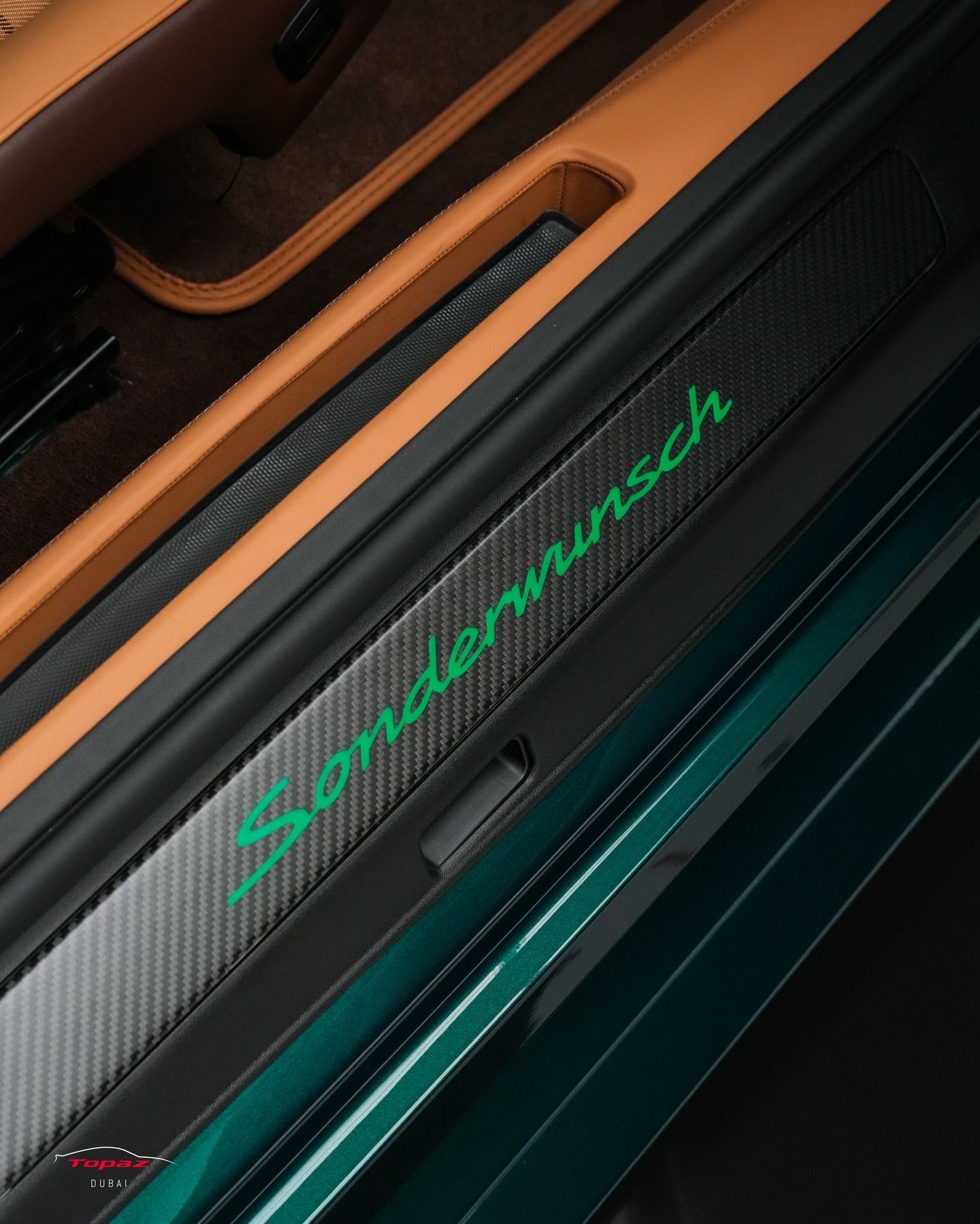 这款GT3 RS已经很稀有了，但Sonderwunsch内饰让它达到了传奇级别。