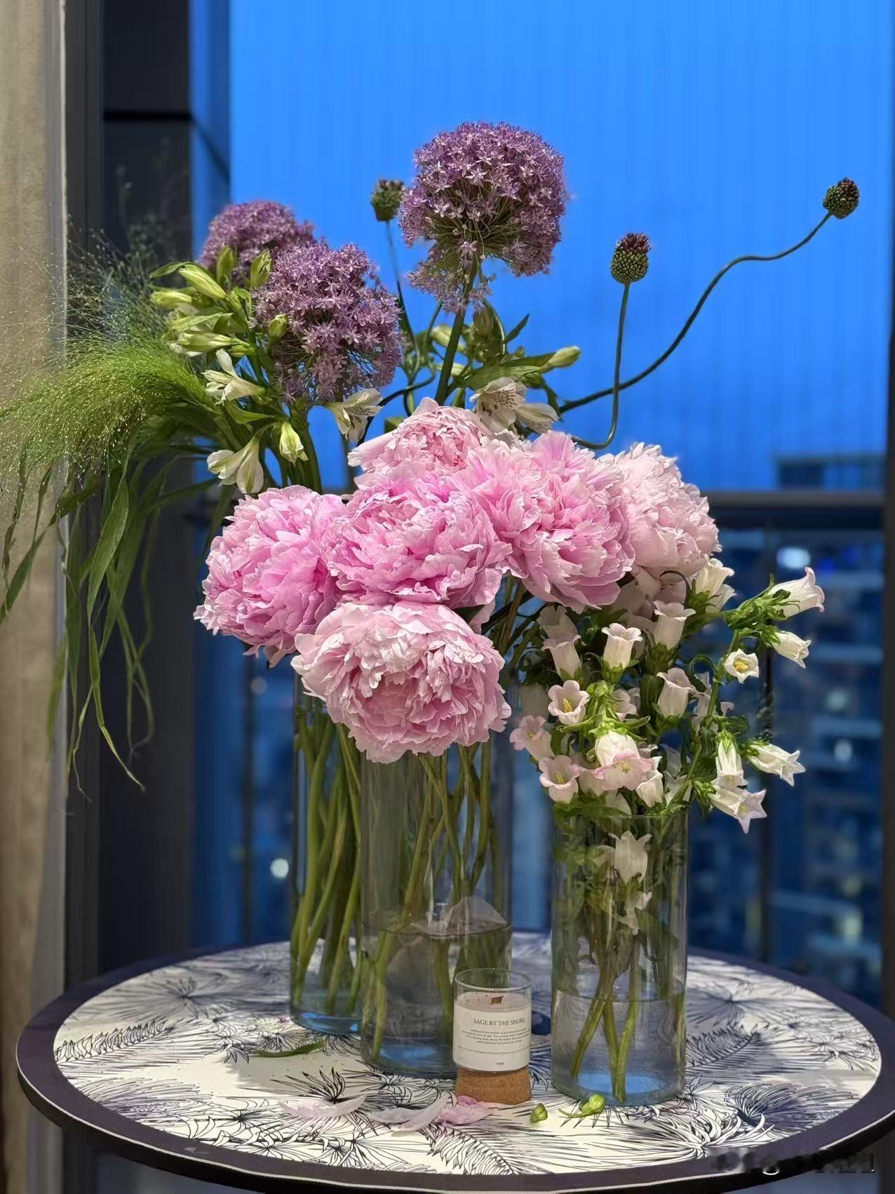 今天520日

​给自己送束鲜花吧！鲜花是生命的象征，代表着美好、希望和活力。一