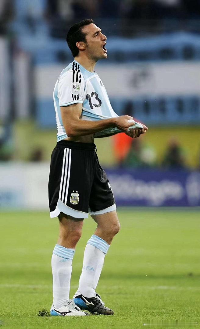 2006年世界杯 球员时期的斯卡洛尼06年德国世界杯八分之一决赛阿根廷对阵墨西哥