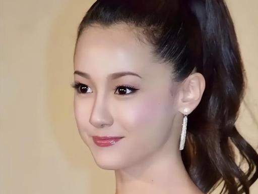 “亚洲第一美人”泽尻英龙华在婚前协议里规定：“一个月5次夫妻生活，超过按50万一