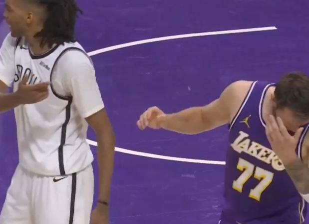 东契奇如愿领到了一个技术犯规
下一场禁赛了
打篮网打成这样
还赔上一个技术犯规