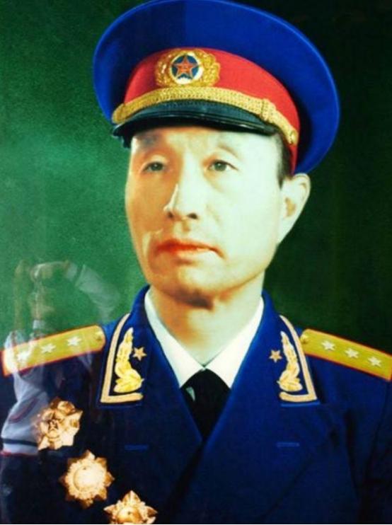 公安军是仿照苏联模式建立的。张爱萍认为公安军根本没有必要设立，还是在浙江省军区工