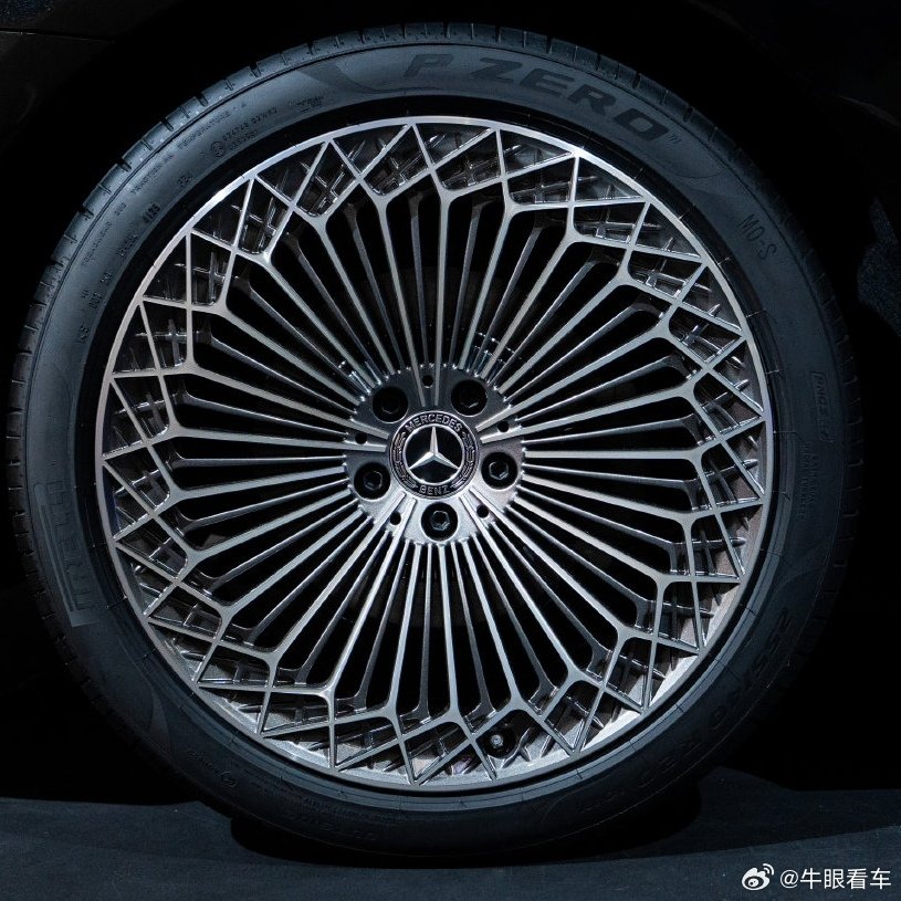和宝马M上的轮子一样，这次S上这个也是来自ENTEC-STRACON公司 奔驰号