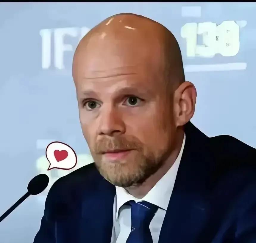 国际足联这波操作，真挺让人开眼的。

他们居然在官方网站上，直接把中文选项给剔除
