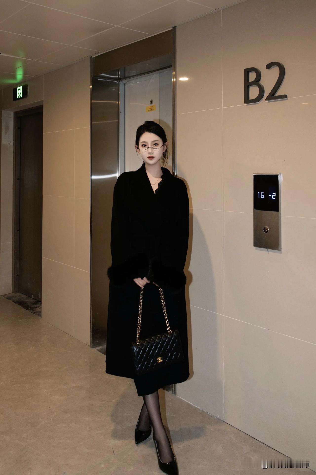 暗黑系女神穿搭，好看又有气质！穿搭 简约黑装女神范