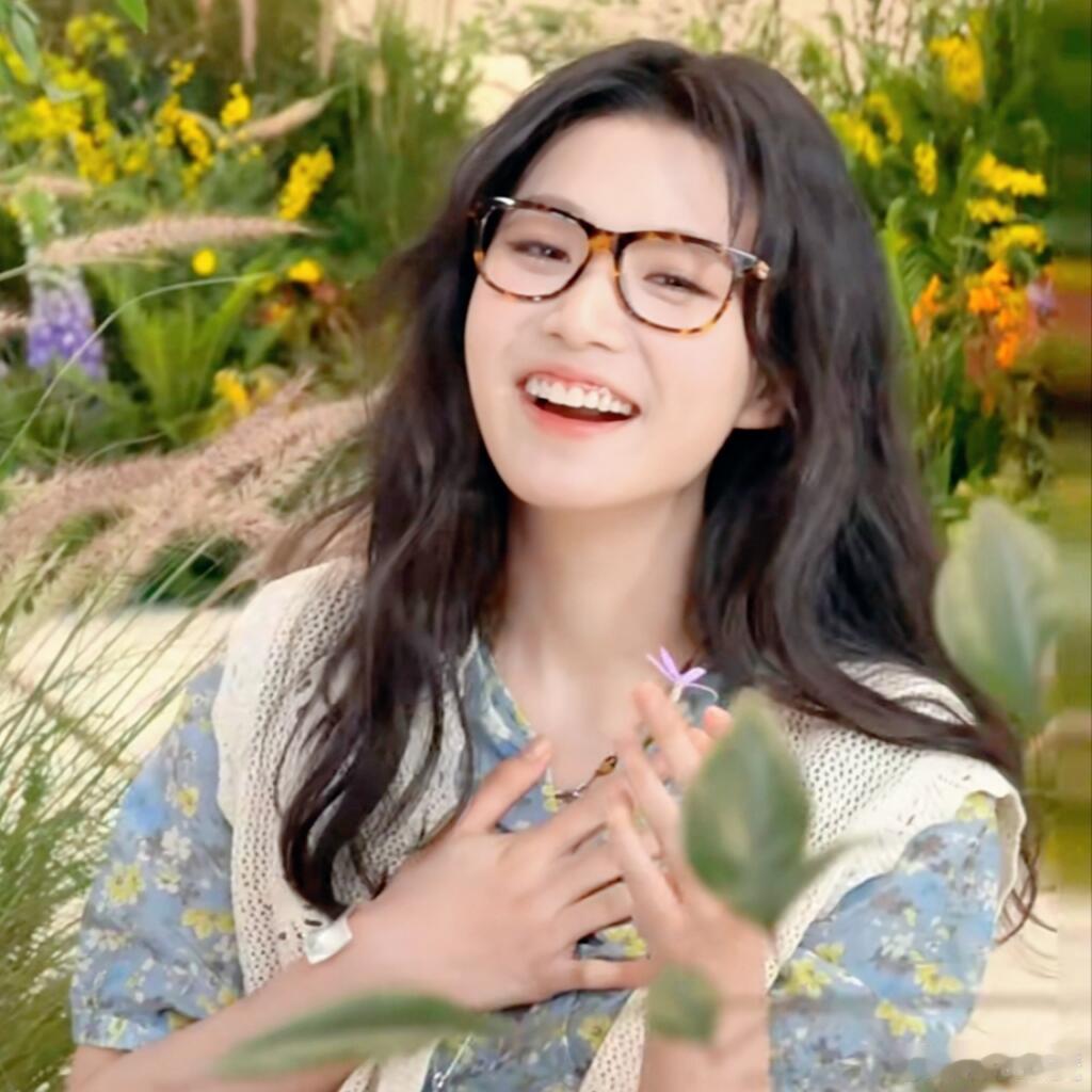 卢昱晓[超话]  噜噜晓🍥｜明媚感卢昱晓｜ ​​​
